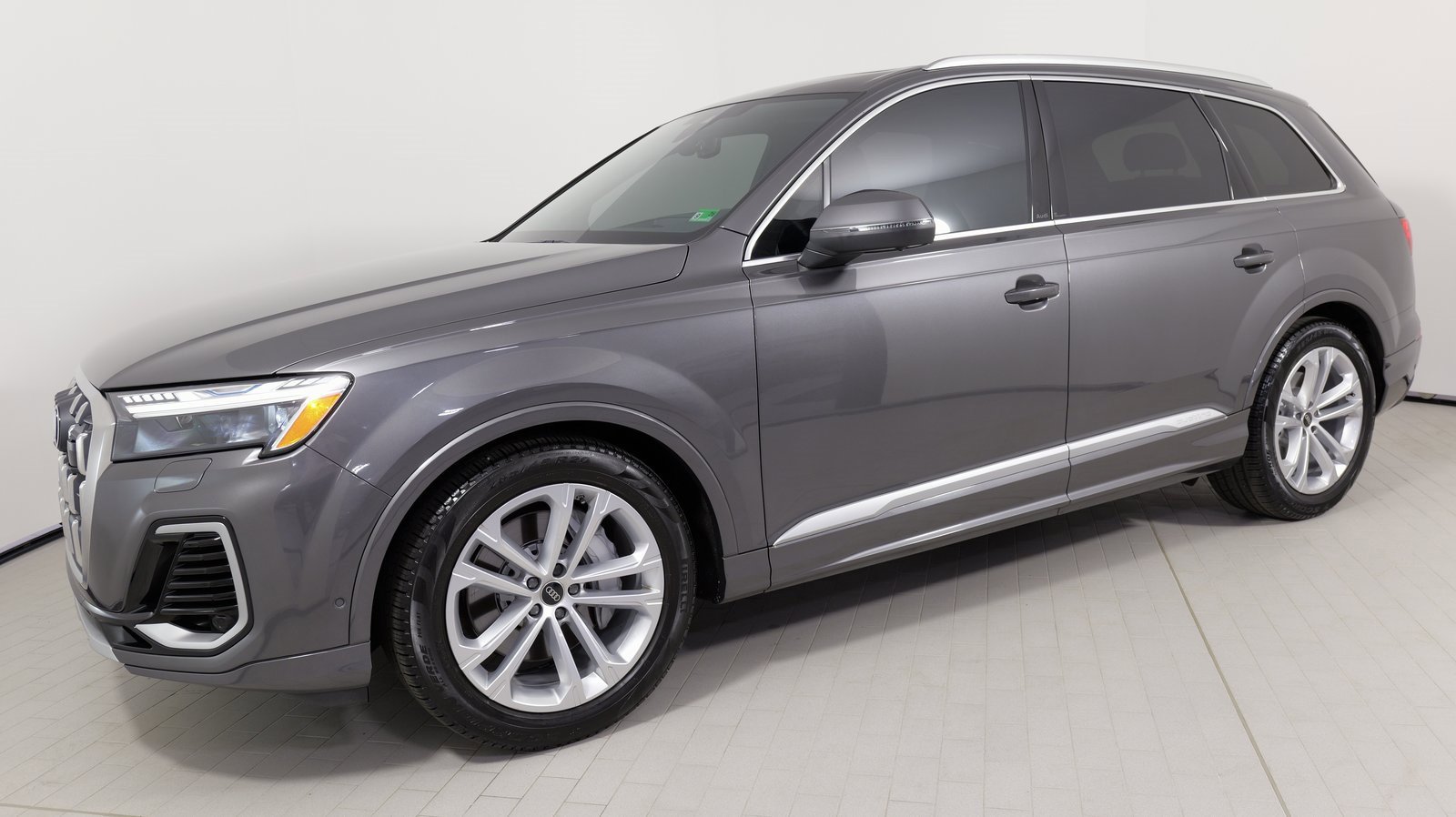 Used 2025 Audi Q7 3.0T Prestige w/ Prestige Package image 4
