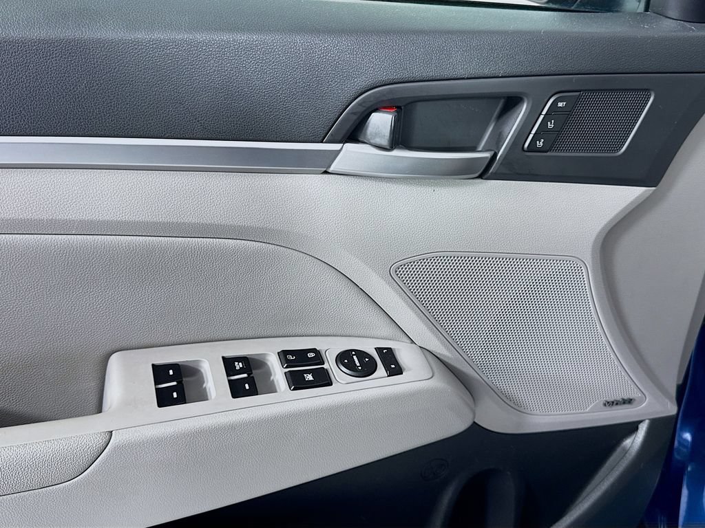 Used 2020 Hyundai Elantra Limited w/ Ultimate Package 03 FWD image 17
