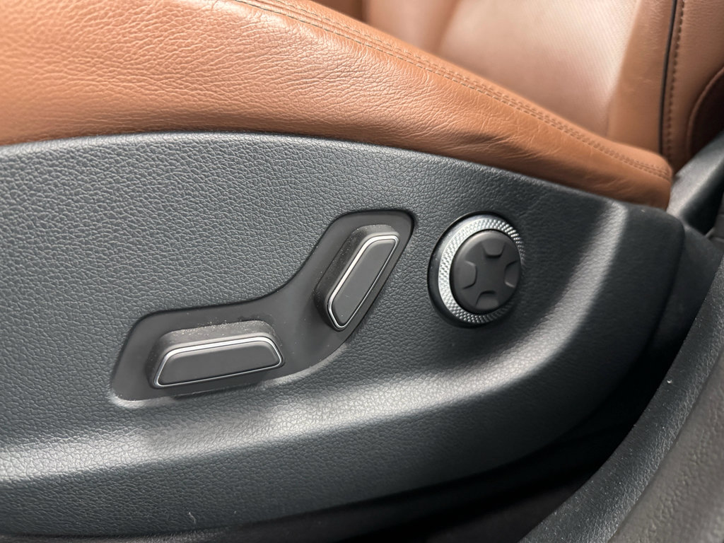 Used 2022 Genesis GV70 2.5T w/ Advanced Package image 16