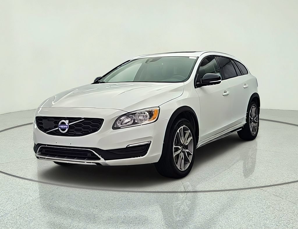 Used 2018 Volvo V60 T5 Cross Country AWD/4WD image 2