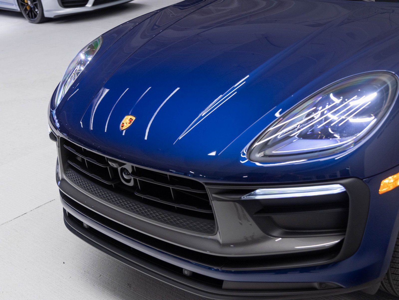 Certified 2026 Porsche Macan Turbo AWD/4WD image 32