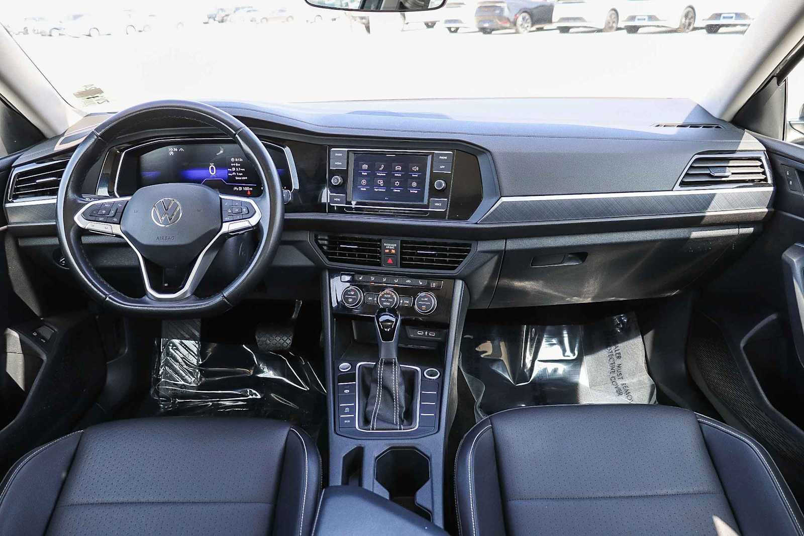 Used 2024 Volkswagen Jetta SE image 12