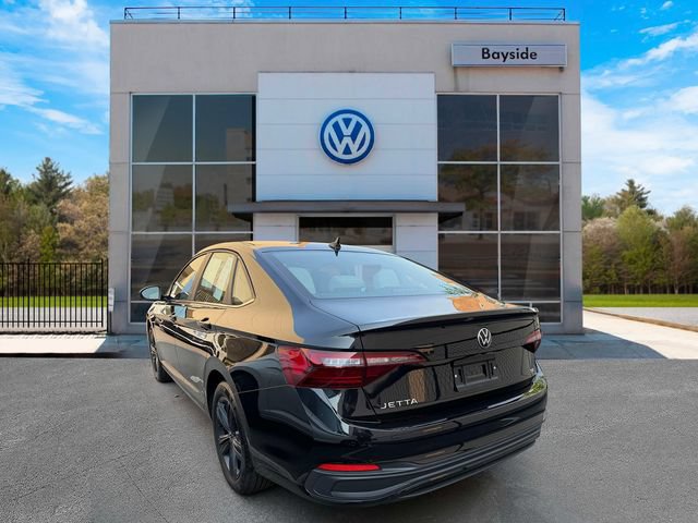 Certified 2023 Volkswagen Jetta SE w/ Panoramic Sunroof Package FWD image 5