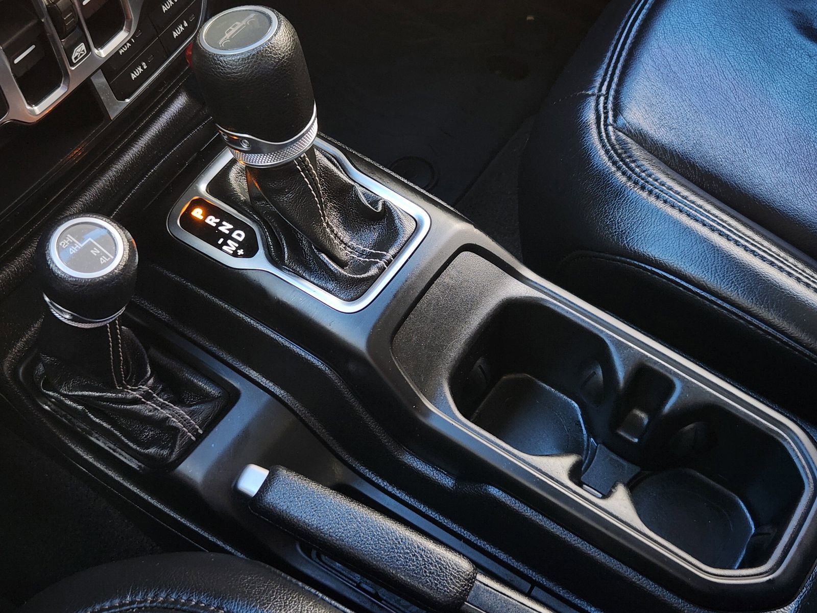 Used 2020 Jeep Gladiator Overland w/ Dual Top Group image 25