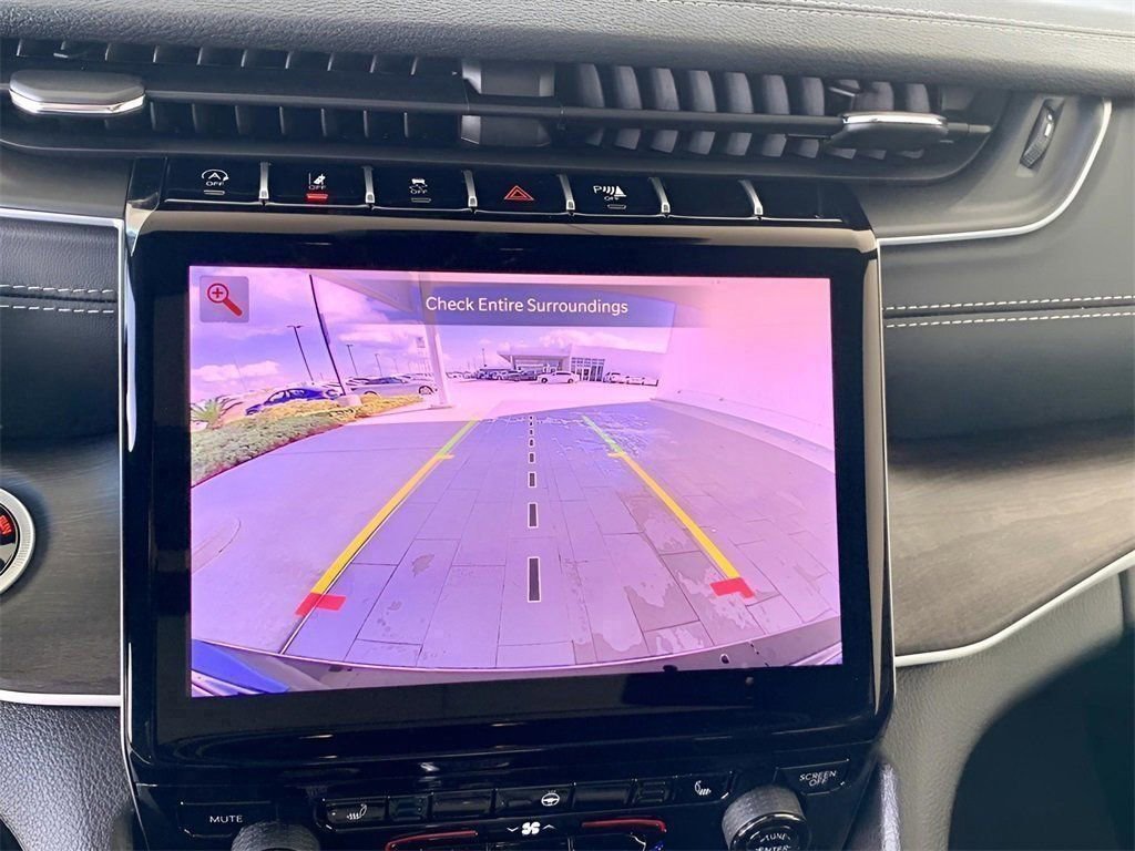 New 2025 Jeep Grand Cherokee Limited w/ Trailer Tow Package image 39