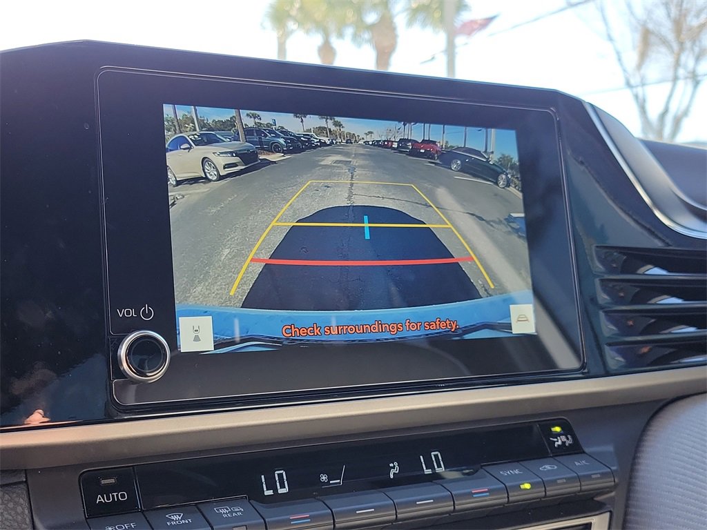 Used 2025 Toyota Camry SE image 33