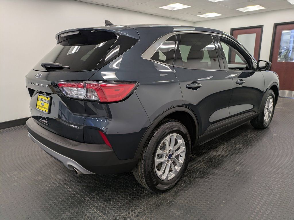 Used 2022 Ford Escape SE image 4