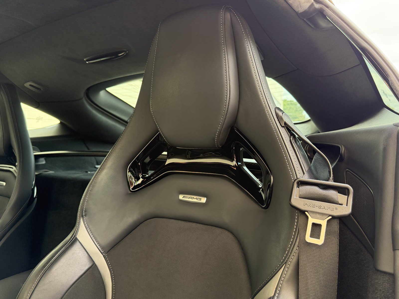 Used 2018 Mercedes-Benz AMG GT R image 32