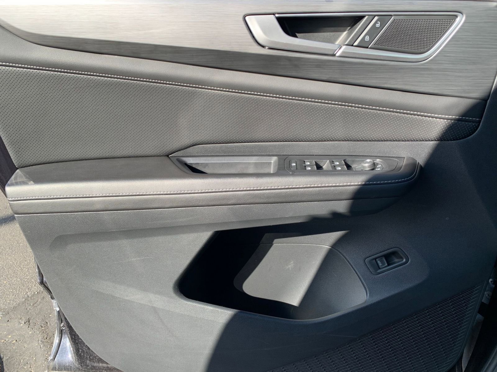 Used 2025 Volkswagen Atlas Cross Sport SE image 20