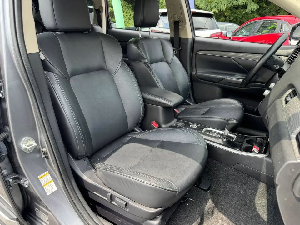 Used 2020 Mitsubishi Outlander SE AWD/4WD image 17