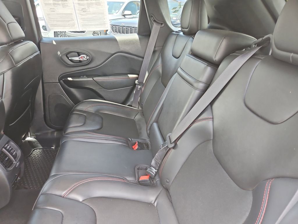 Used 2019 Jeep Cherokee Trailhawk w/ Cold Weather Group image 11