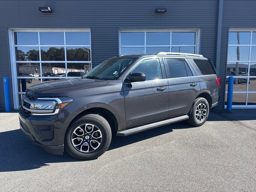 Used 2024 Ford Expedition XLT image 1