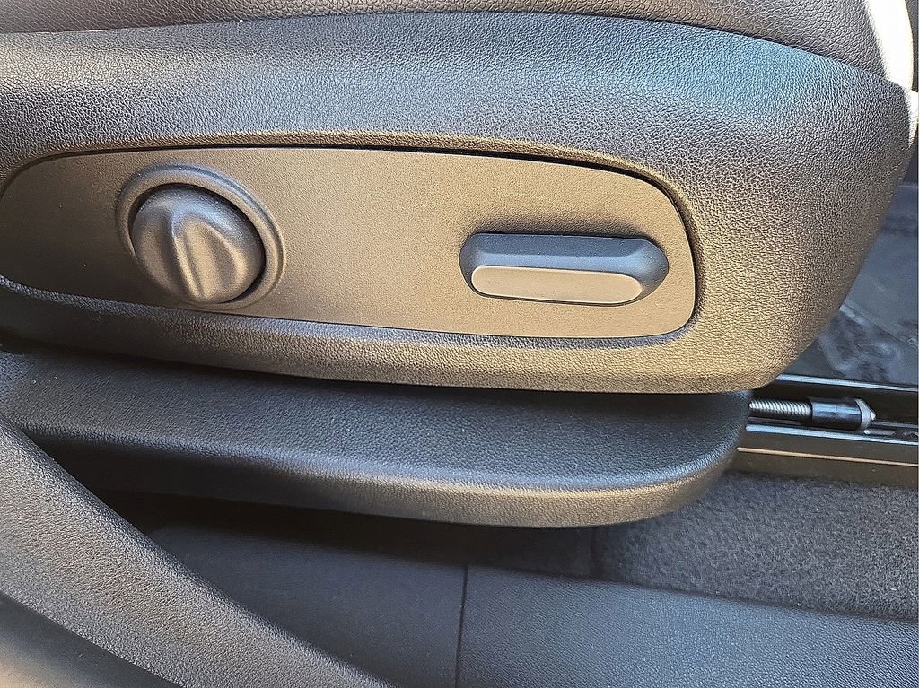 Used 2023 GMC Terrain AT4 image 16