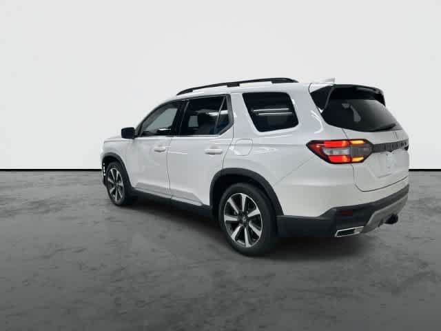 Certified 2025 Honda Pilot Touring image 9