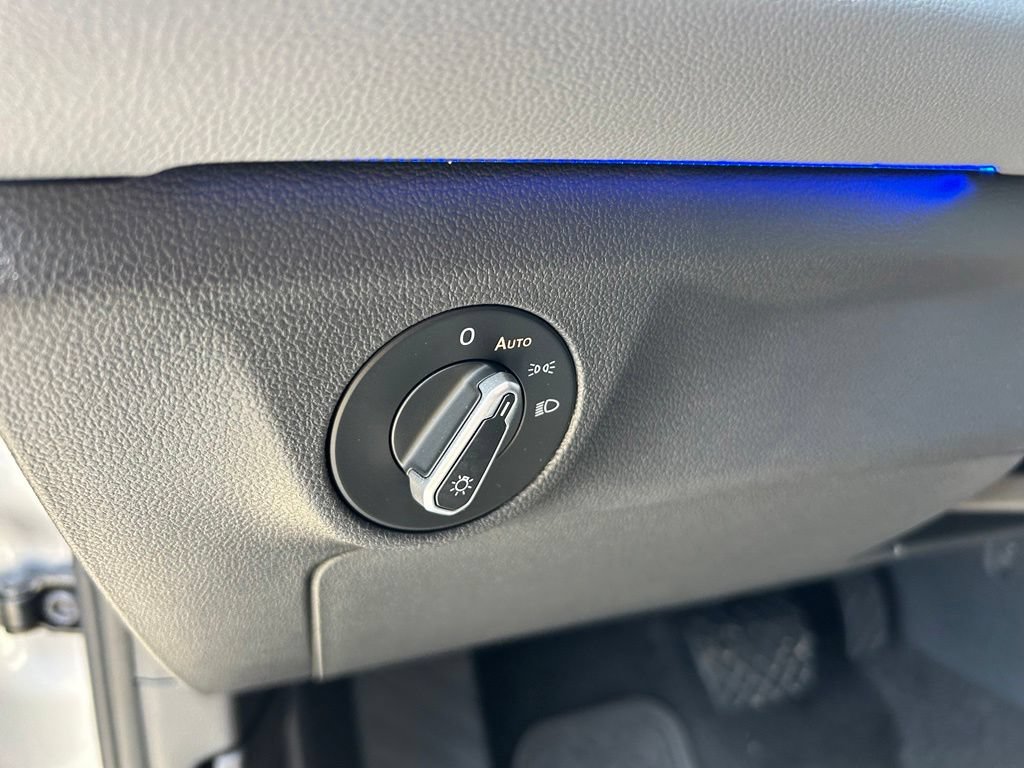 Used 2025 Volkswagen Jetta SEL FWD image 46