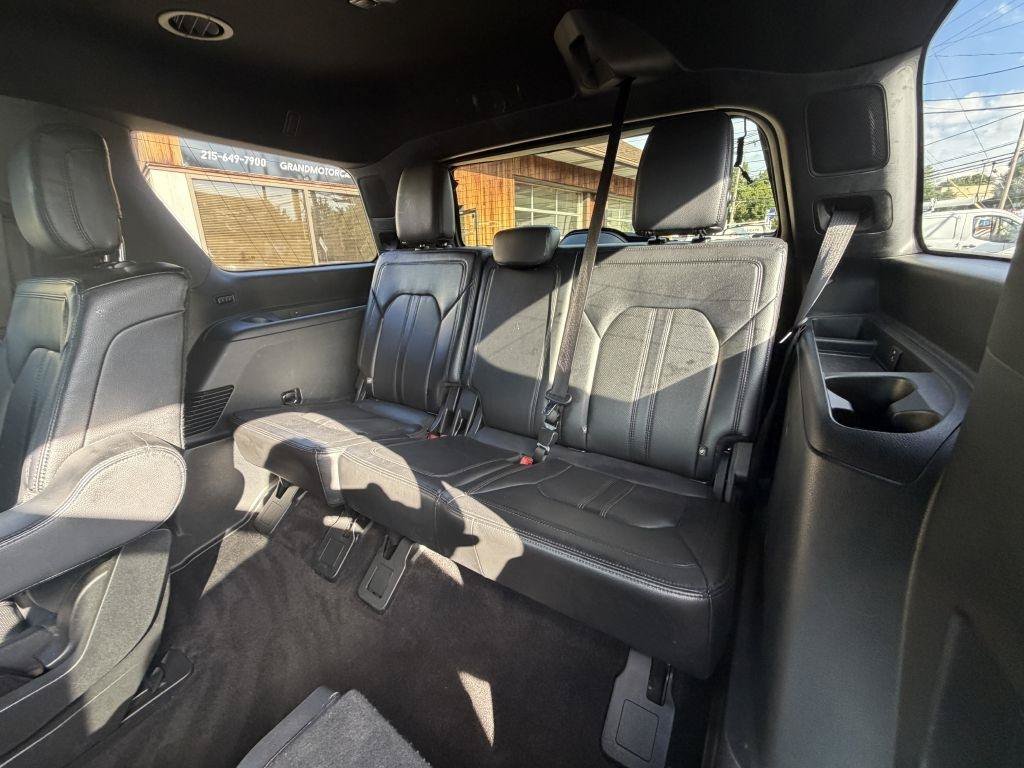 Used 2019 Ford Expedition Limited w/ Equipment Group 302A AWD/4WD image 19