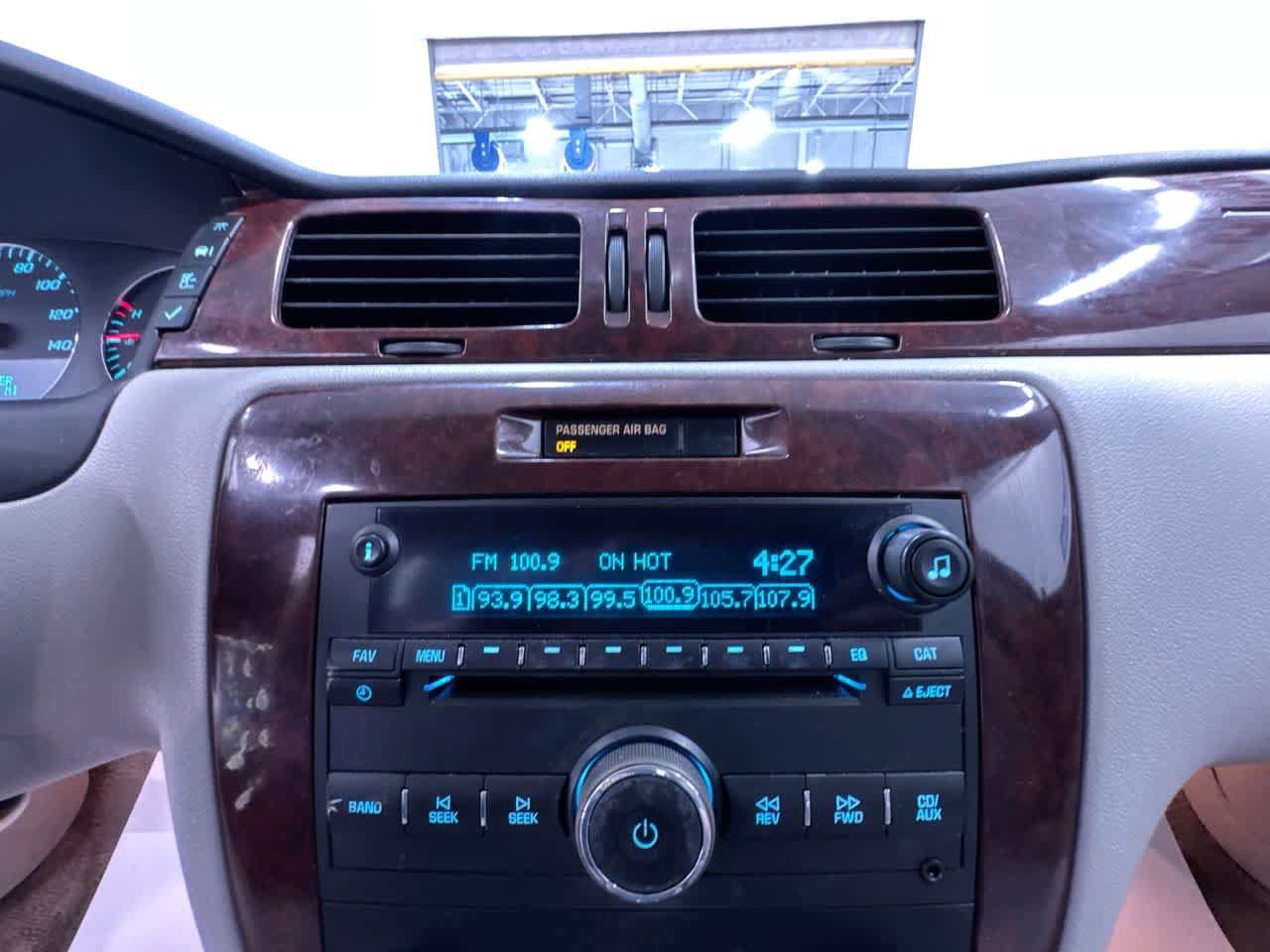 Used 2008 Chevrolet Impala LT w/ Luxury Edition Package FWD image 23