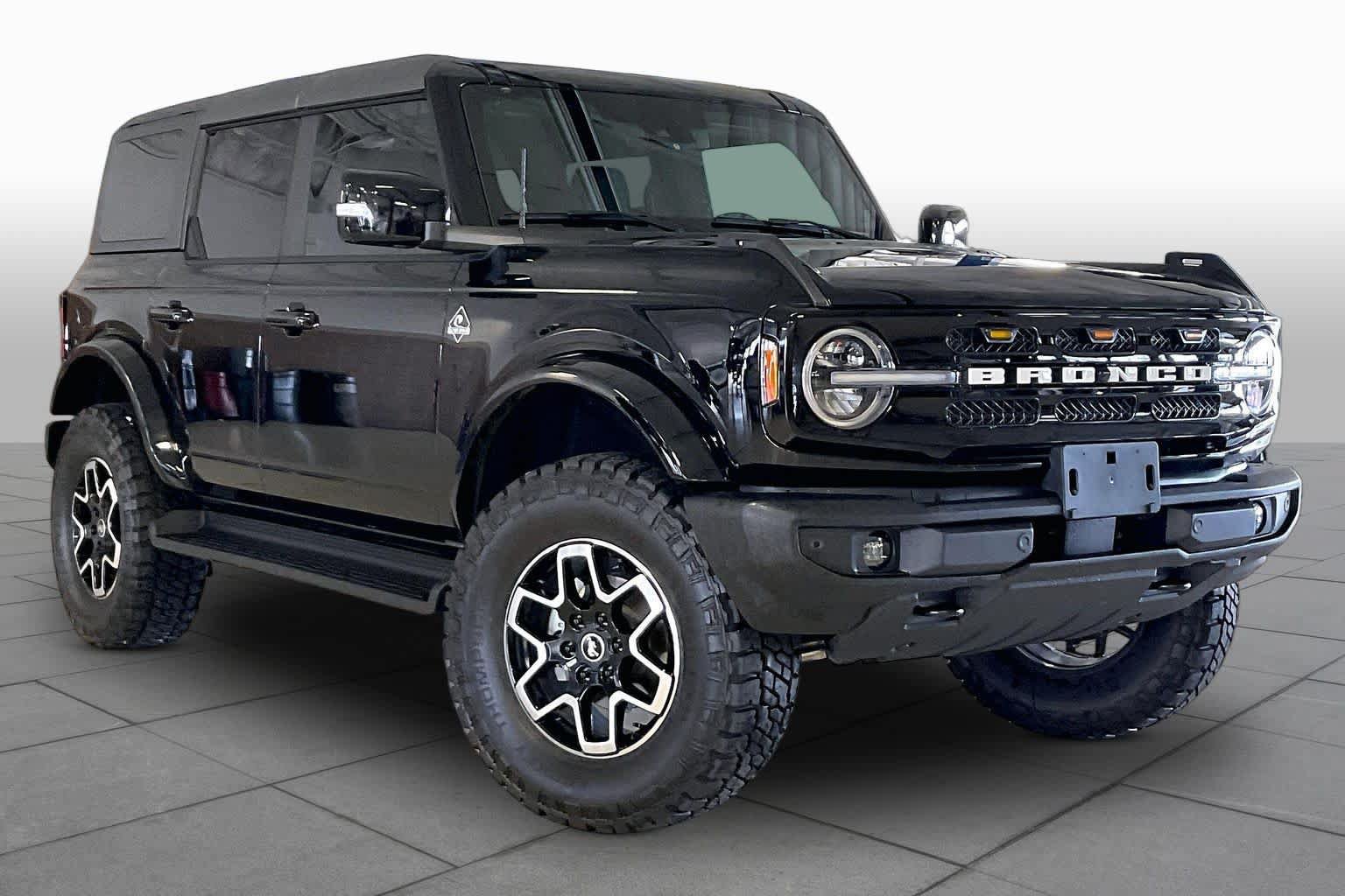Used 2025 Ford Bronco Outer Banks AWD/4WD image 2