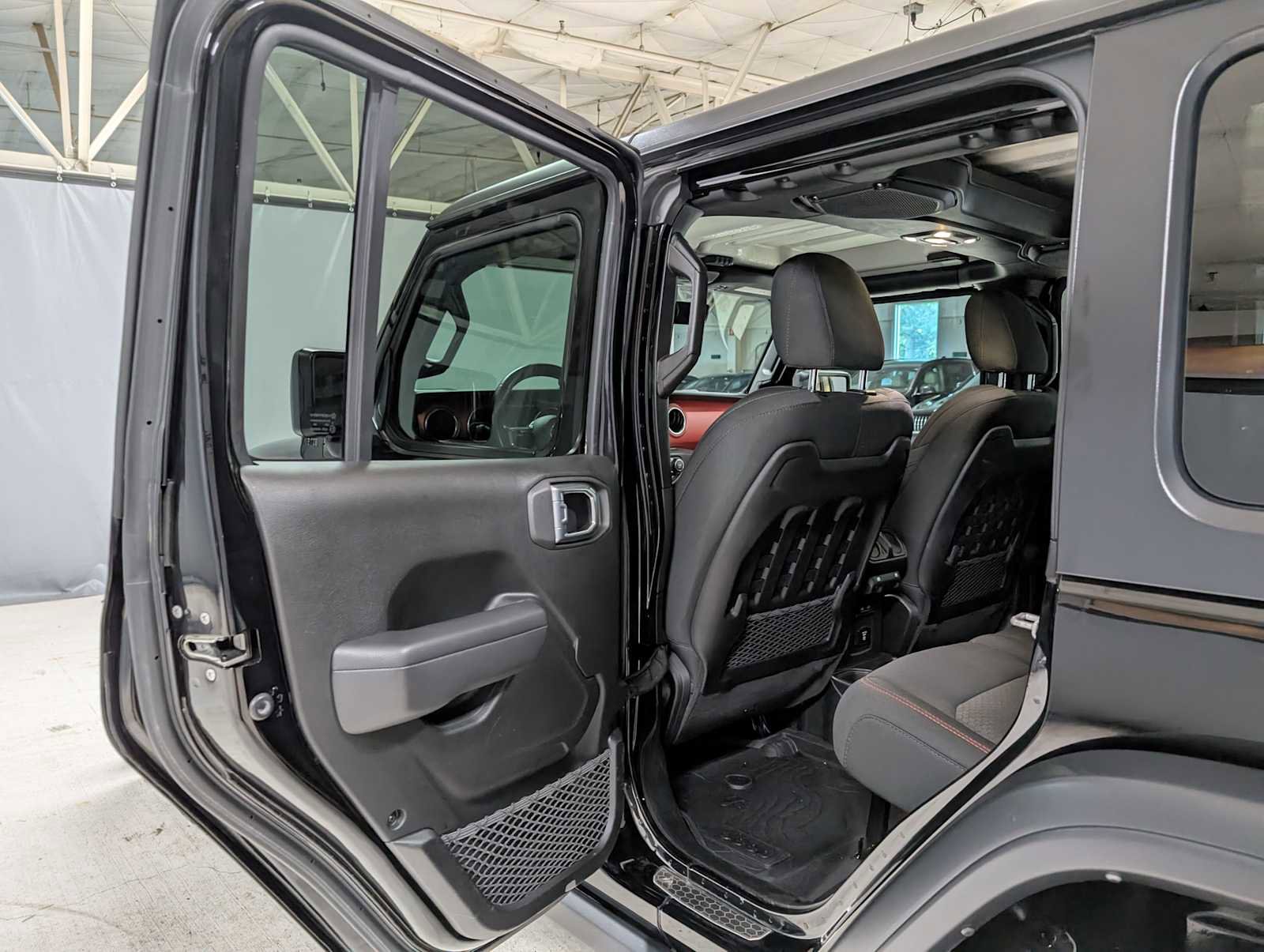 Used 2022 Jeep Wrangler Unlimited Rubicon AWD/4WD image 16