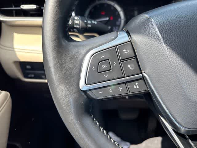 Used 2021 Toyota Highlander XLE FWD image 11