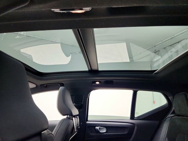 Certified 2022 Volvo XC40 P8 Recharge Plus image 20