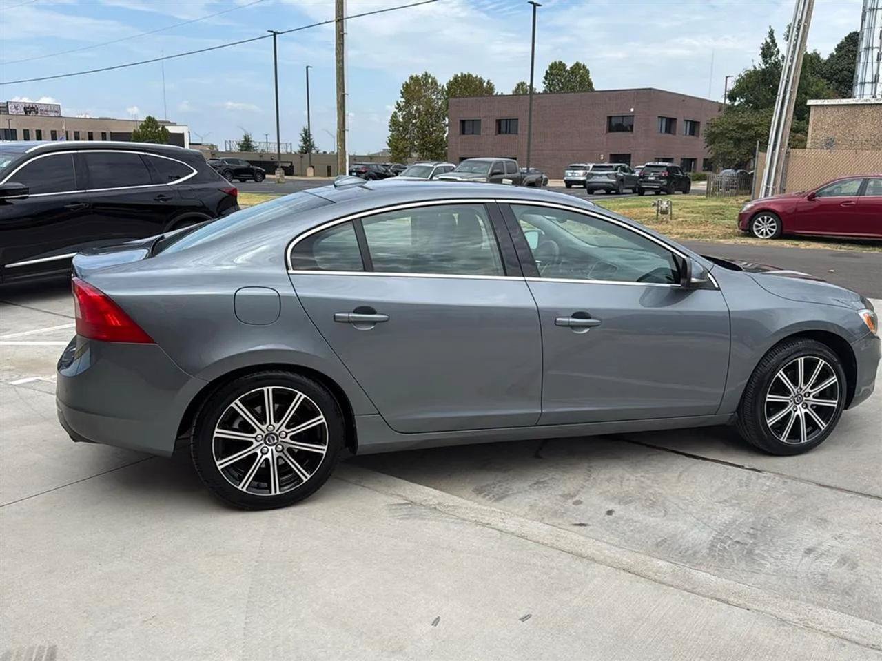 Used 2017 Volvo S60 T5 Inscription Platinum FWD image 10