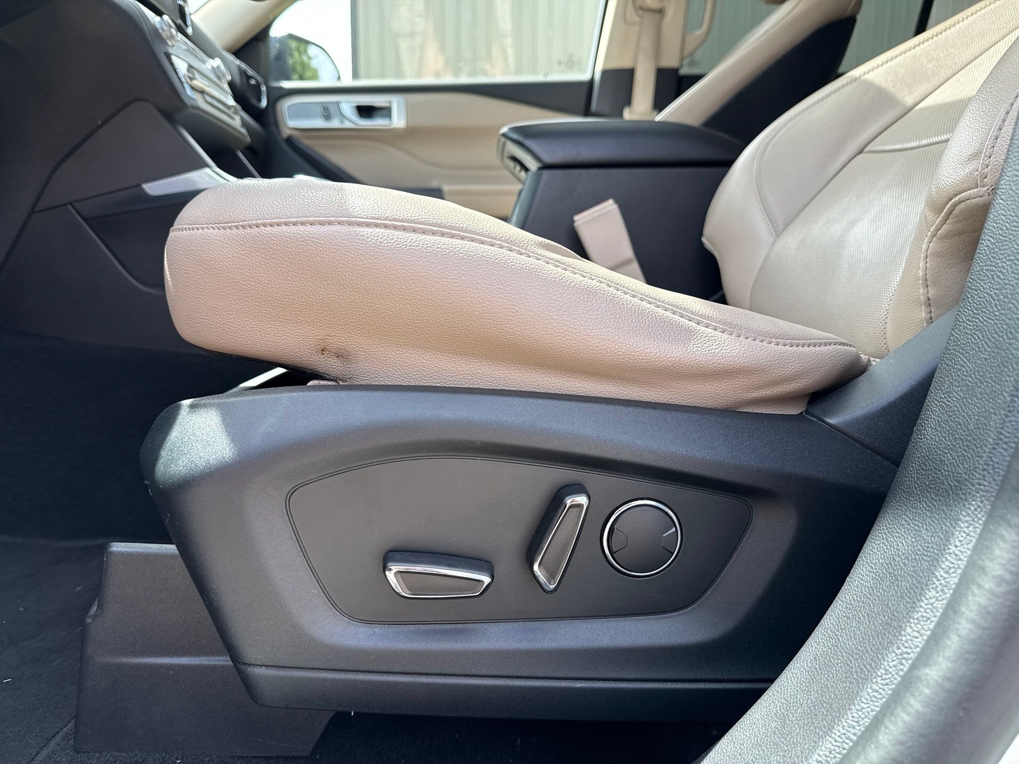 Used 2020 Ford Explorer Limited AWD/4WD image 26