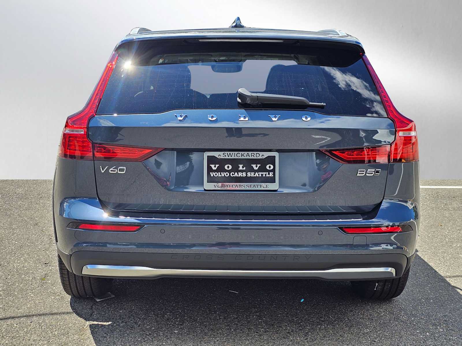 New 2026 Volvo V60 B5 Cross Country Plus w/ Protection Package Premier AWD/4WD image 4