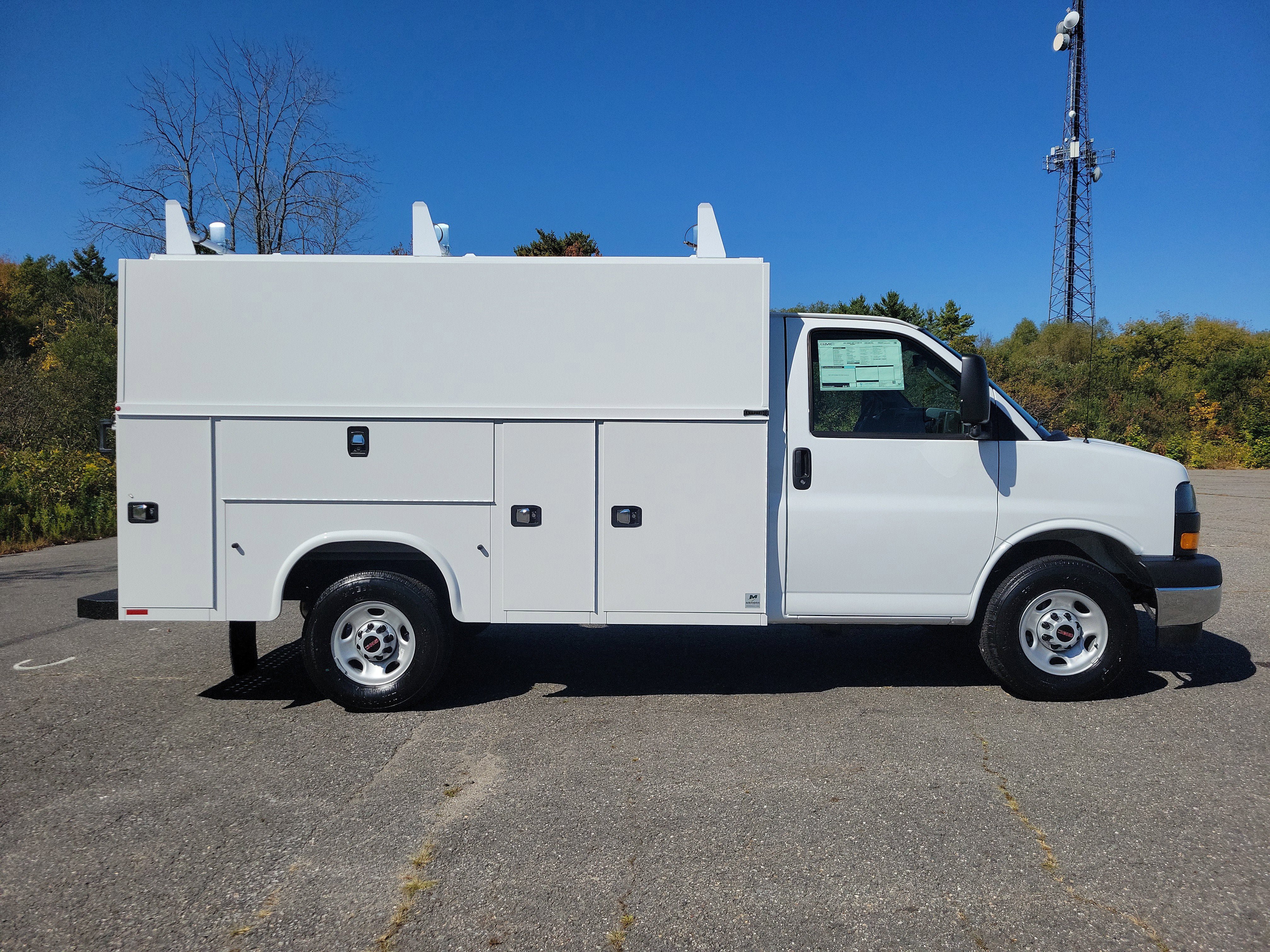 New 2025 GMC Savana 3500 w/ Power Convenience Package RWD image 8