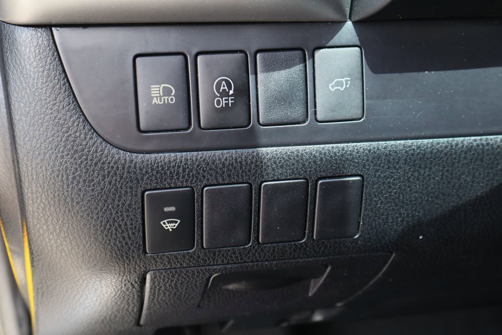 Used 2019 Toyota Highlander XLE FWD image 12
