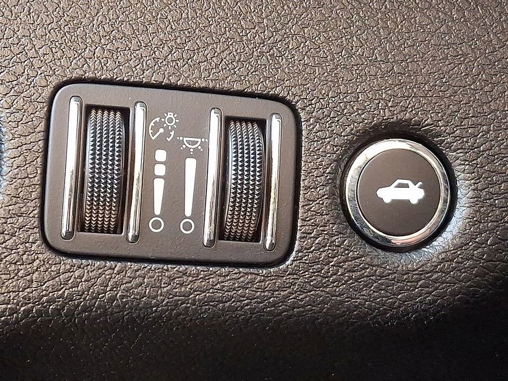 Used 2023 Chrysler 300 Touring L w/ Popular Equipment Group image 25