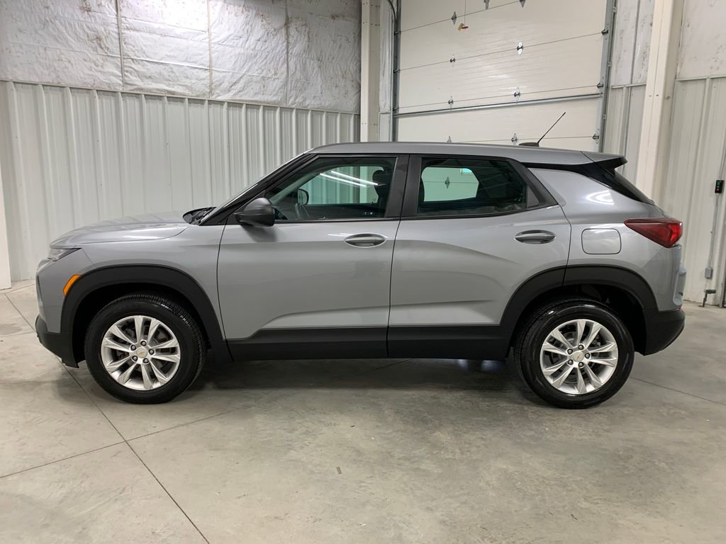 Used 2023 Chevrolet TrailBlazer LS image 3