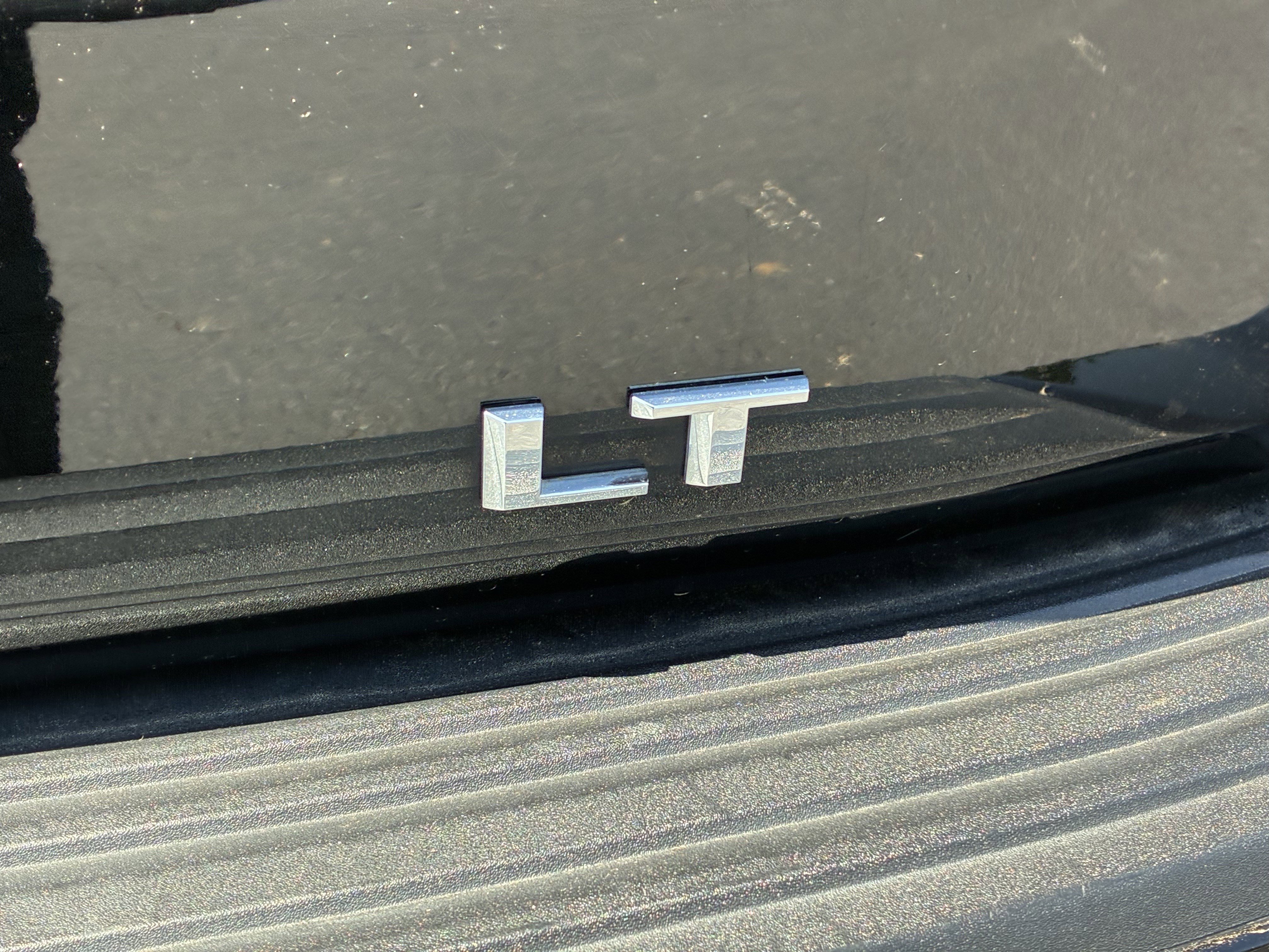 Used 2023 Chevrolet Suburban LT RWD image 11