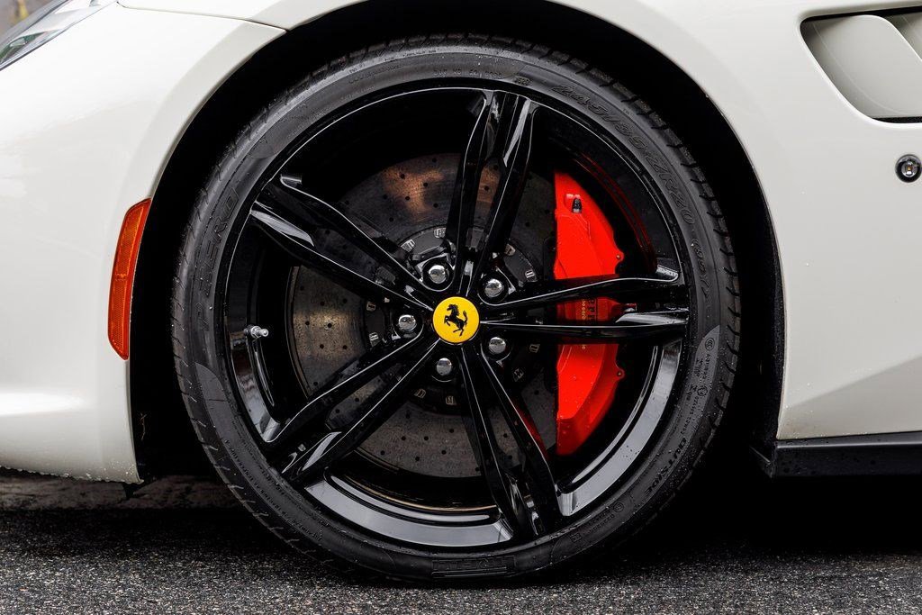 Used 2019 Ferrari GTC4Lusso image 17