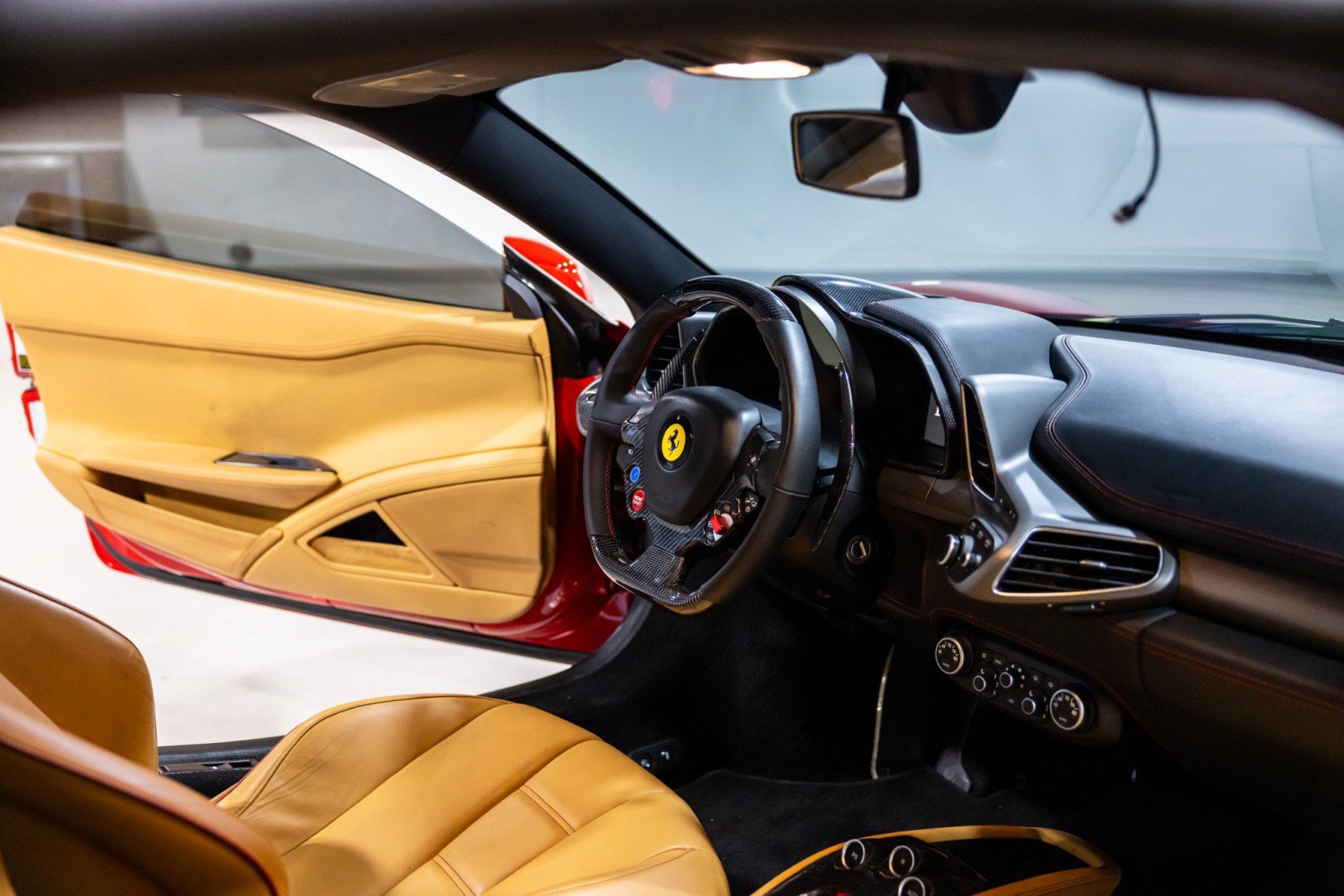 Used 2012 Ferrari 458 Italia Coupe RWD image 33