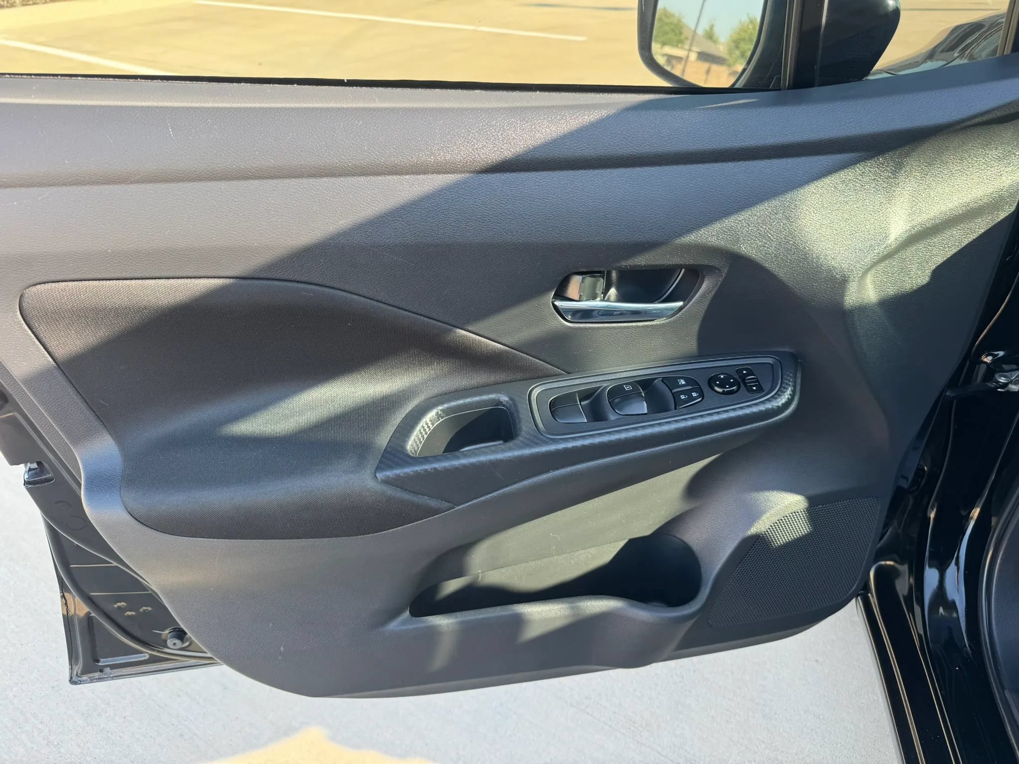 Used 2022 Nissan Versa SV FWD image 22