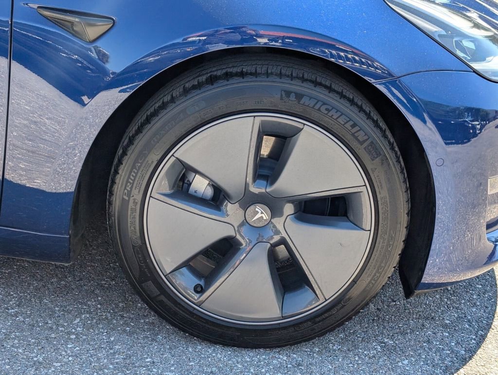 Used 2021 Tesla Model 3 Standard Range Plus image 9
