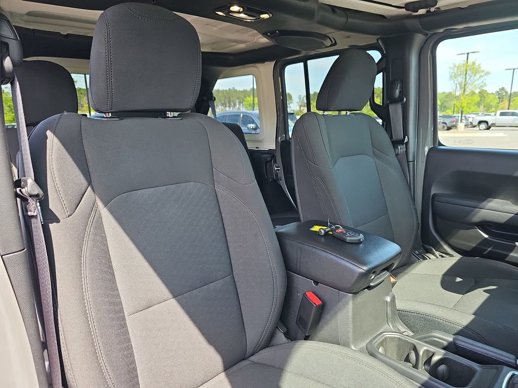 Used 2023 Jeep Wrangler Unlimited w/ Cold Weather Group image 13