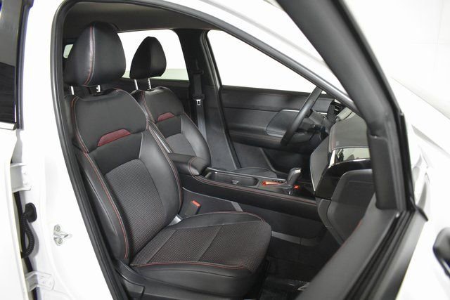 Certified 2025 Nissan Kicks SR image 30