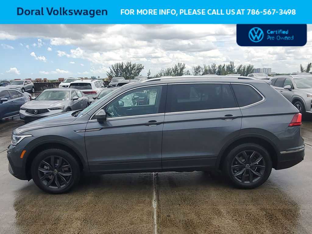 Used 2023 Volkswagen Tiguan SE w/ Panoramic Sunroof Package FWD image 16