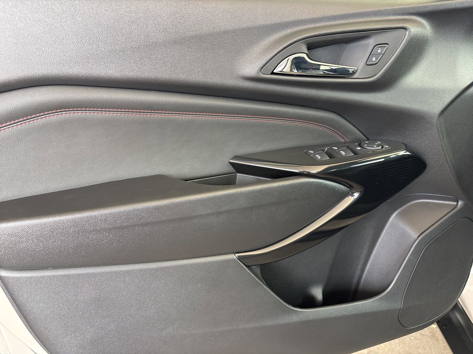 New 2026 Chevrolet Trax RS image 11