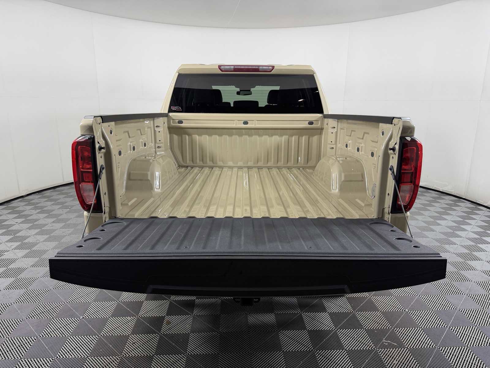 Used 2023 GMC Sierra 1500 Elevation AWD/4WD image 16