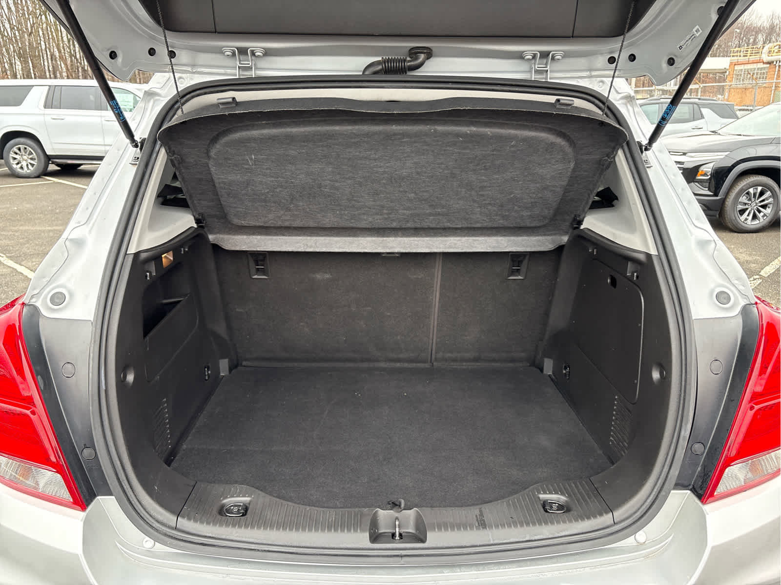 Used 2018 Chevrolet Trax LT w/ LT Convenience Package image 9