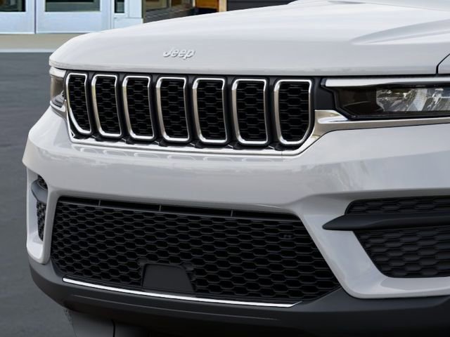 New 2026 Jeep Grand Cherokee Laredo image 11