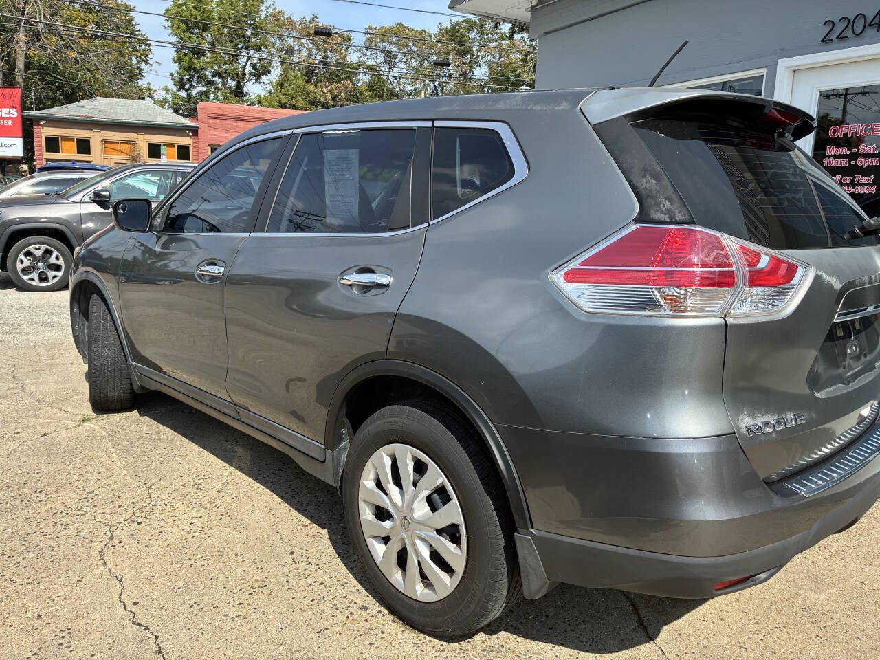 Used 2015 Nissan Rogue S FWD image 3