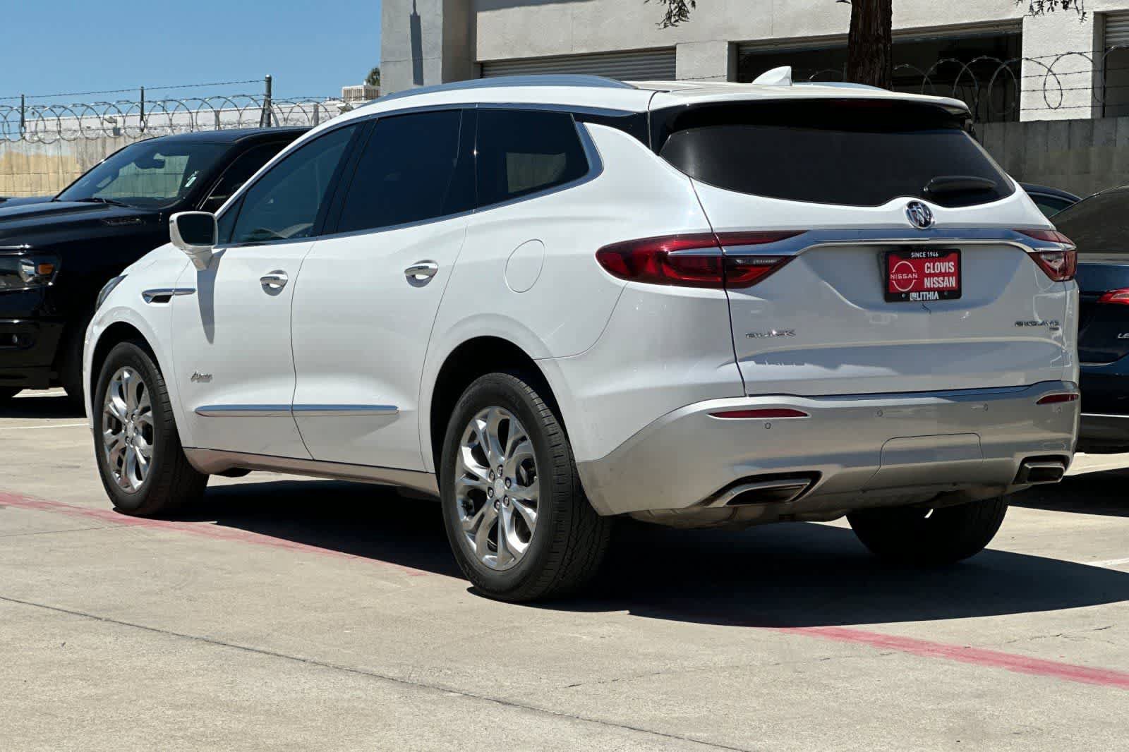 Used 2018 Buick Enclave Avenir w/ Avenir Technology Package AWD/4WD image 7
