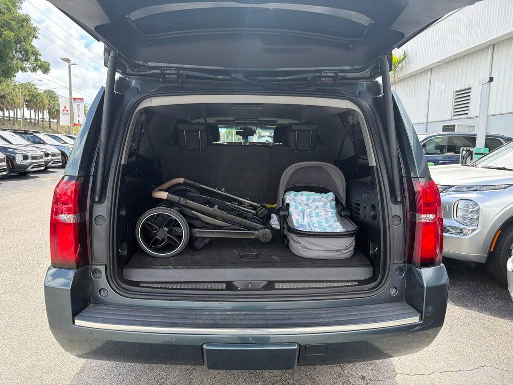 Used 2020 Chevrolet Suburban LT RWD image 3