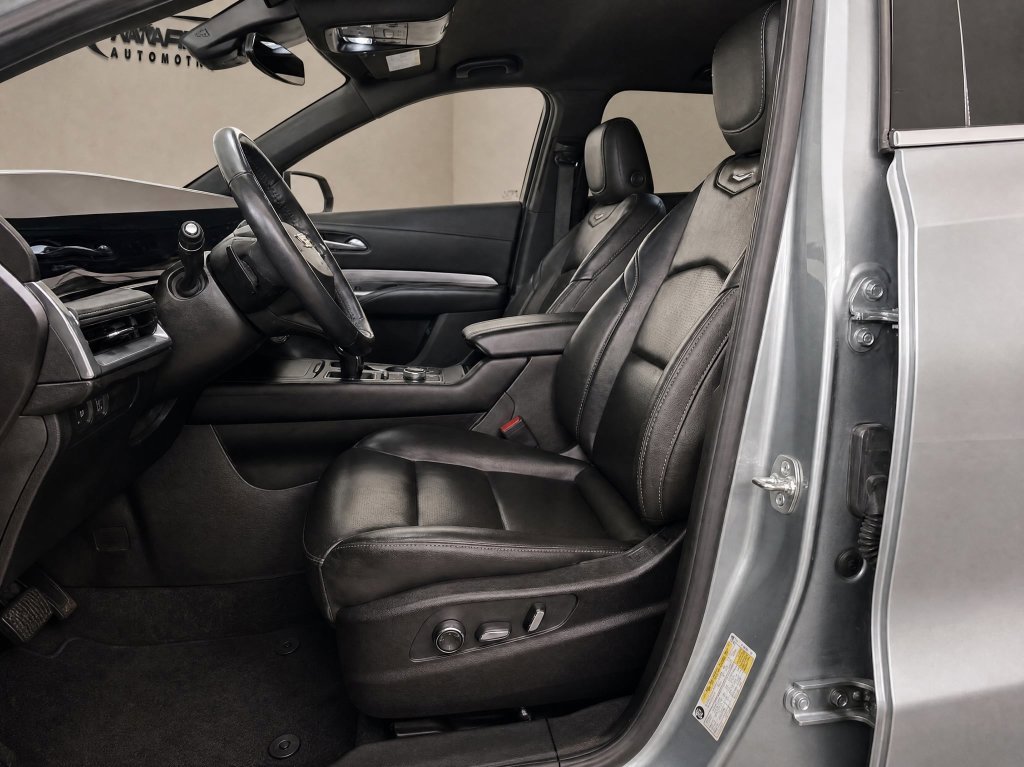 Used 2025 Cadillac XT4 Premium Luxury FWD image 11