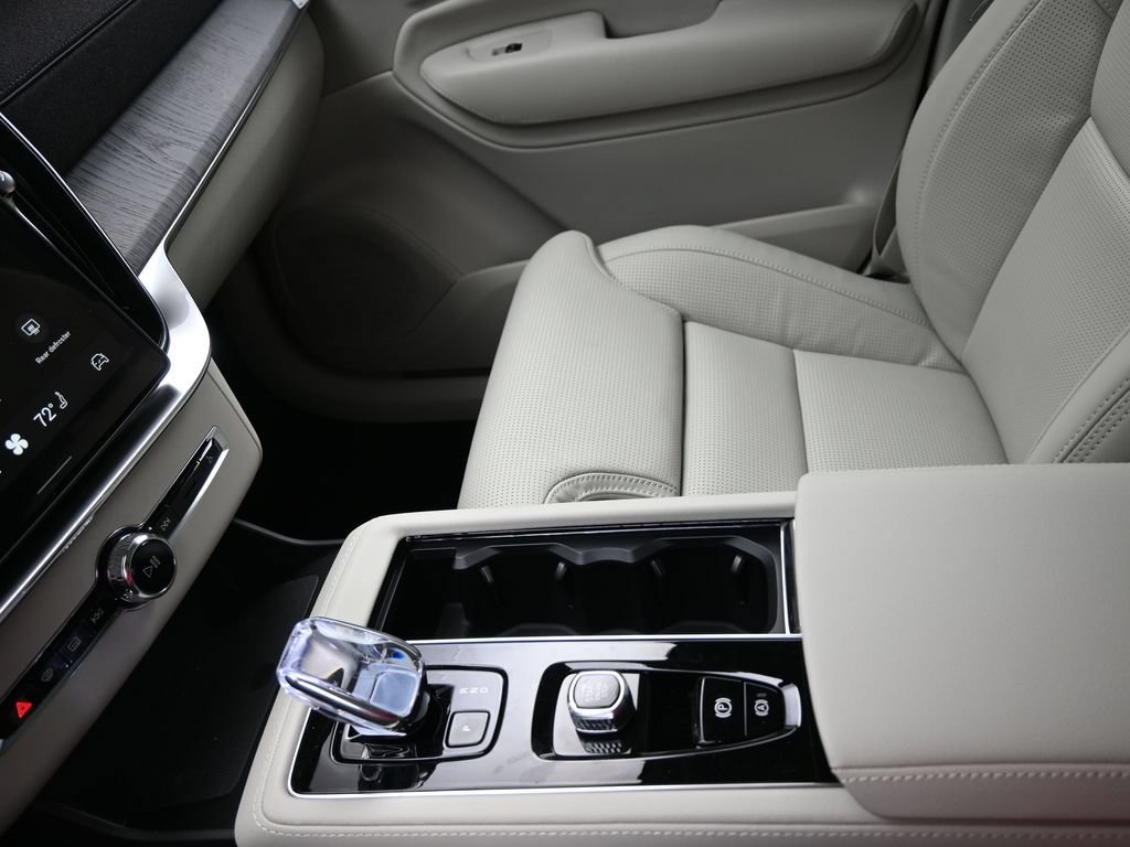 New 2026 Volvo XC90 T8 Ultra w/ Protection Package Premier AWD/4WD image 16