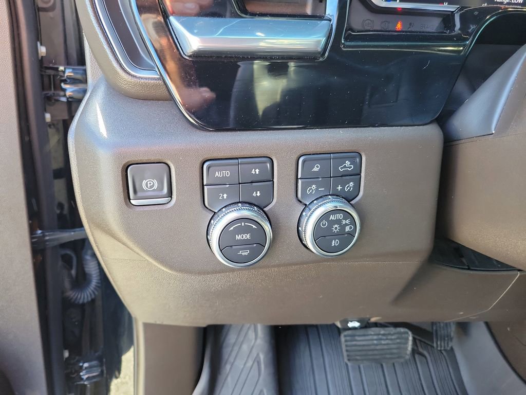 Used 2024 GMC Sierra 1500 SLT w/ SLT Premium Plus Package AWD/4WD image 16
